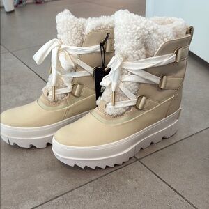 Sorel Cream Sherpa-Lined Lace-Up Platform Winter Boots